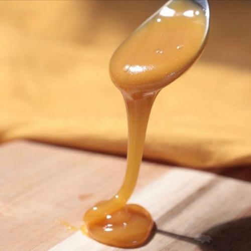 pure new zealand honey on spoon2