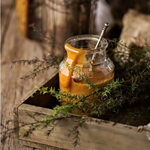 tahi manuka honey in glass jar 2